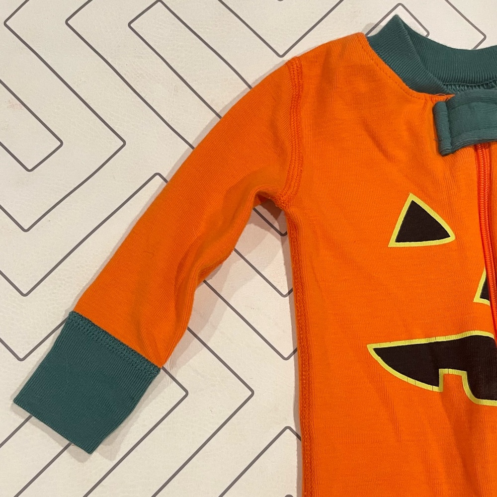 Hanna Andersson Halloween Jack-O-Lantern Zipper Pajama - Picture 4 of 9